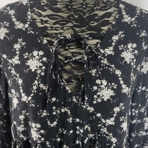 Umgee Black Floral Lace Up Tunic‎ Blouse Medium - Picture 4 of 10